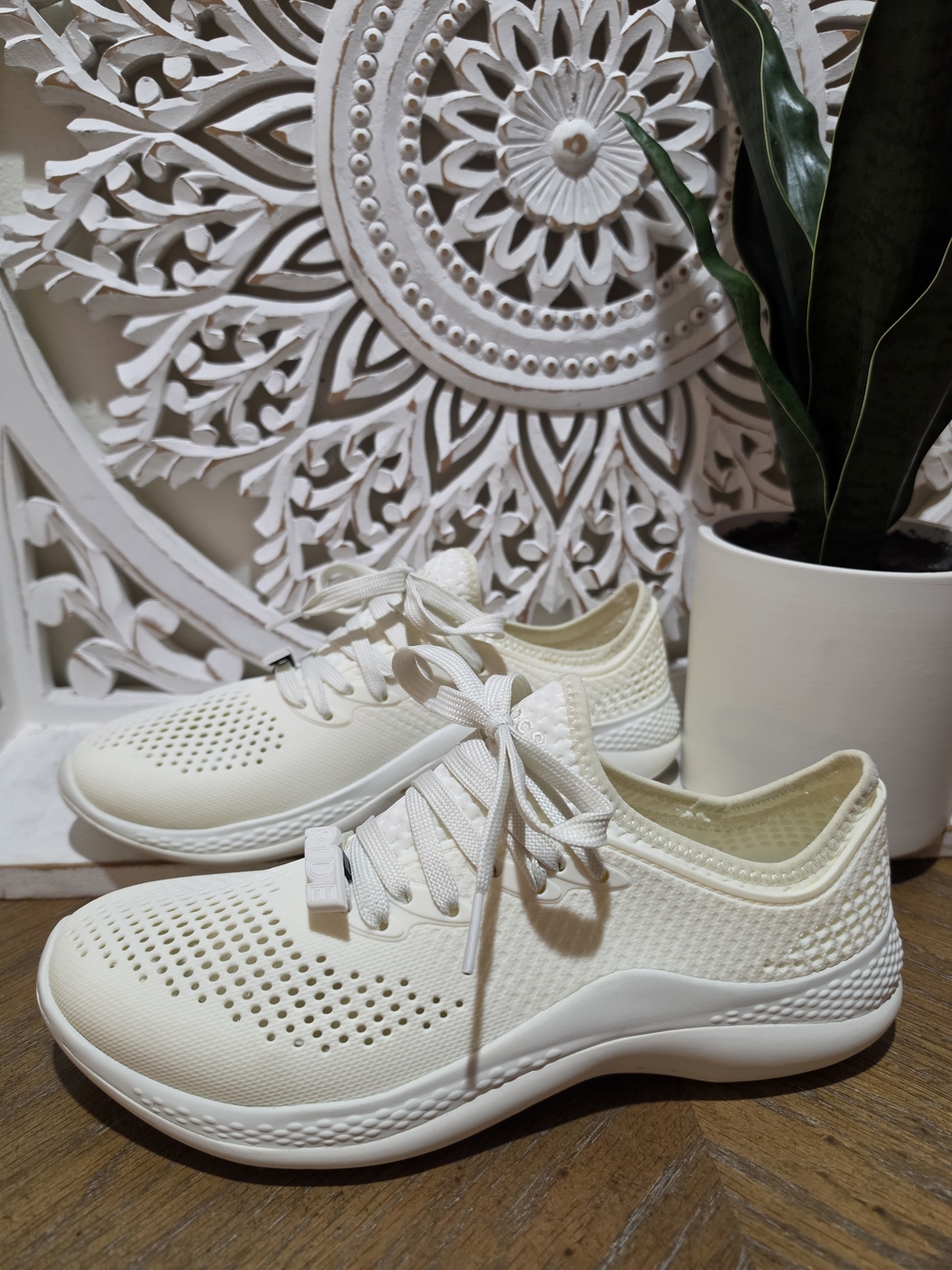 Crocs Lite Ride Cream Knit Lace-Up Water Sneakers Womens Size 9